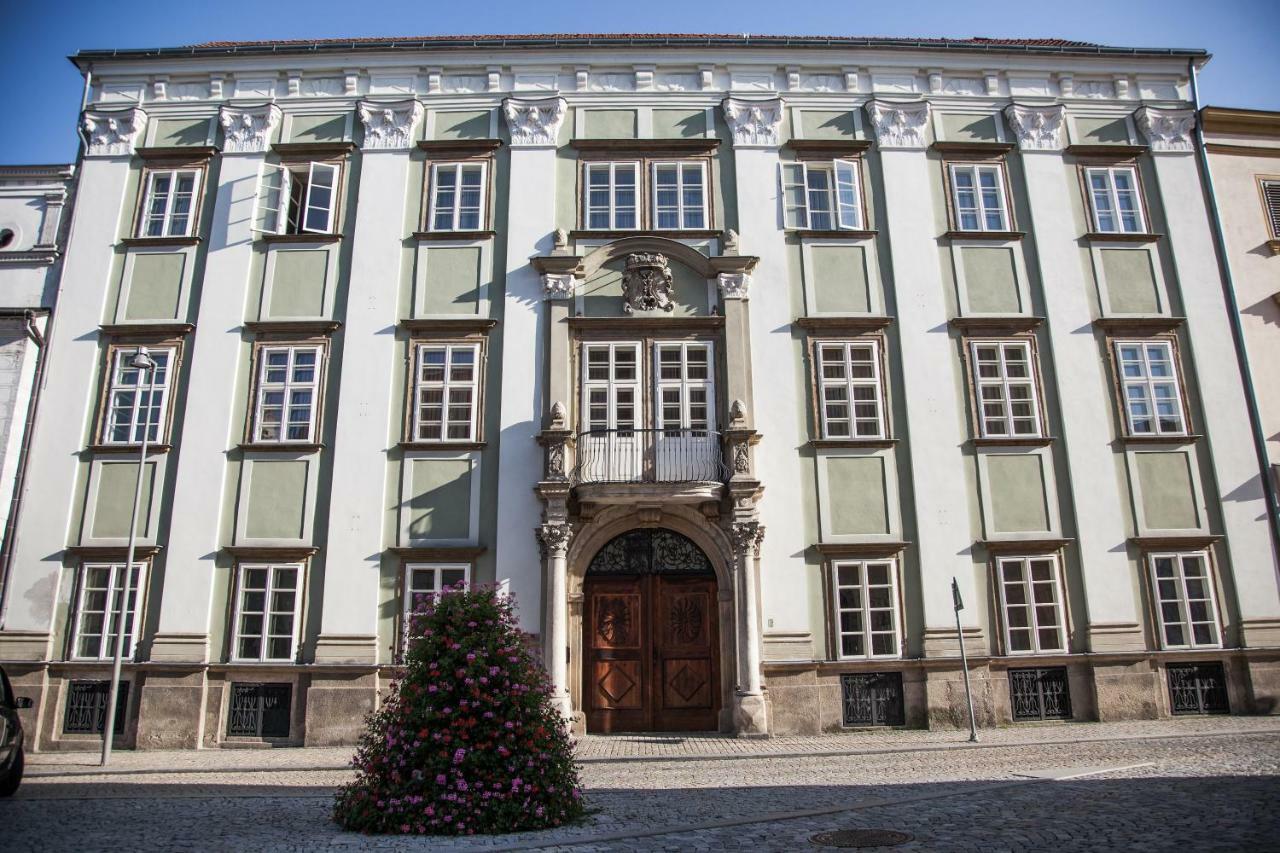 Althansky Palac Znojmo Exteriör bild